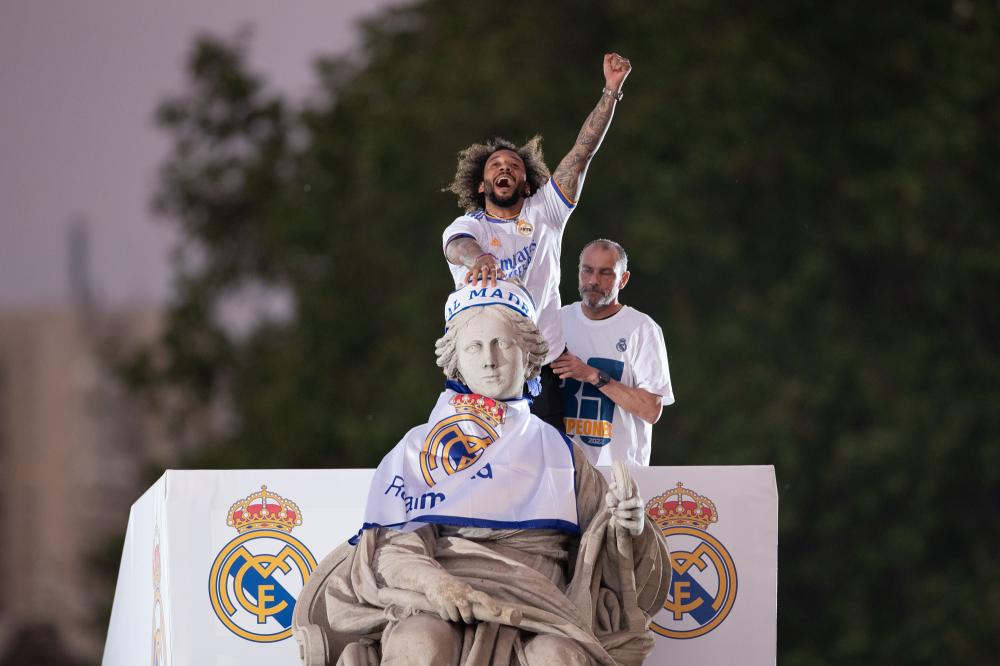 Madrid, LaLiga 21/22, il Real Madrid festeggia LaLiga a Cibeles. Nella foto: Marcelo celebra LaLiga del Real Madrid en Cibeles