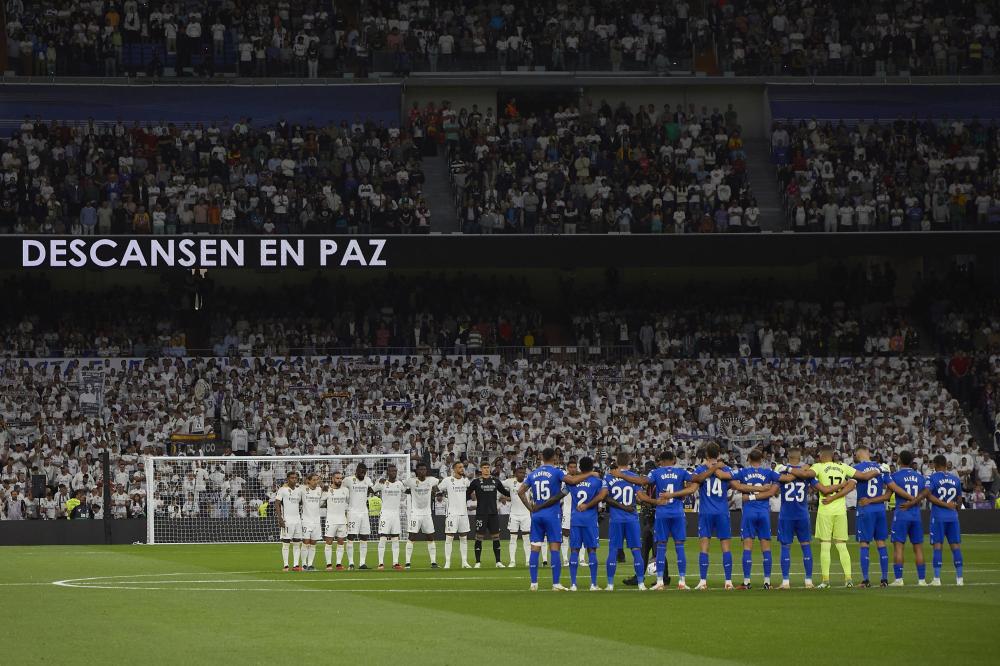 Madrid, LaLiga 2023-2024, Real Madrid CF-Getafe CF, giocata allo stadio Santiago Bernabeu. Nella foto: Minuto di silenzio
