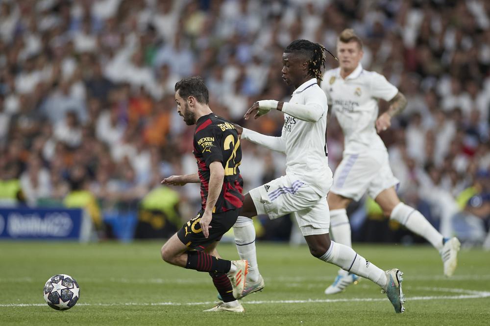 Madrid, Champions League 2022-2023, Real Madrid CF-Manchester City FC, giocata allo stadio Santiago Bernabeu. Nella foto: Bernardo Silva ed Eduardo Camavinga