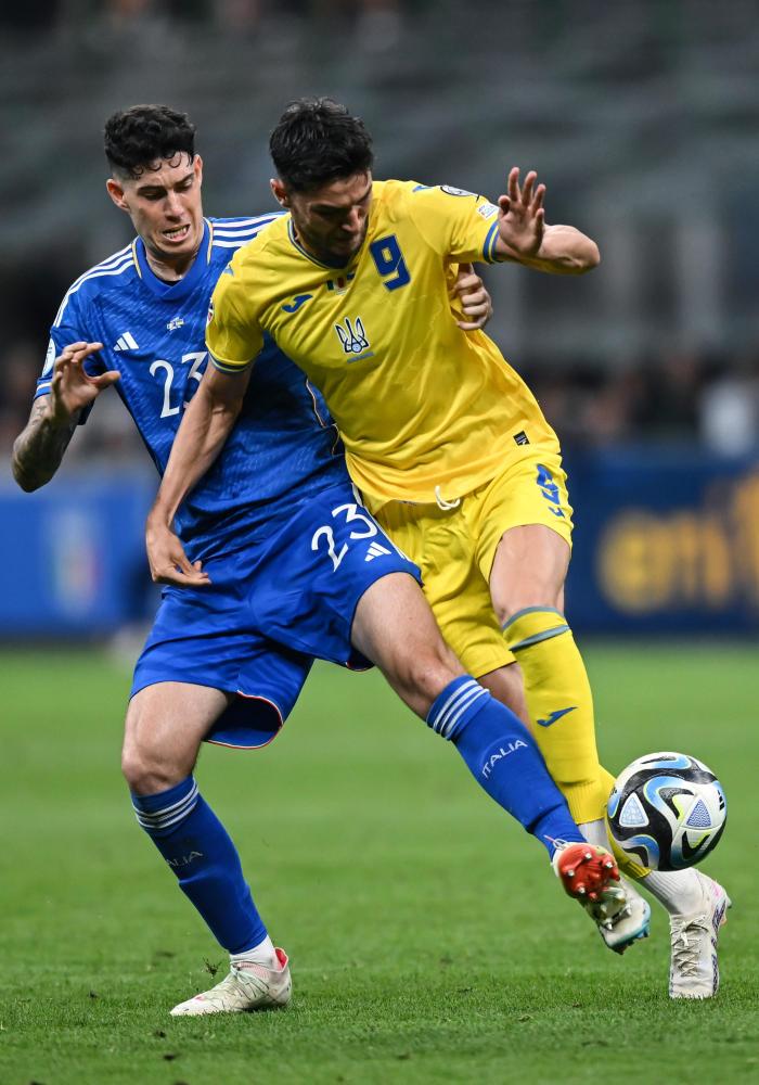 Db Milano 12/09/2023 - qualificazioni Euro 2024 / Italia-Ucraina / foto Daniele Buffa/Image Sport
nella foto: Alessandro Bastoni-Roman Yaremchuk
