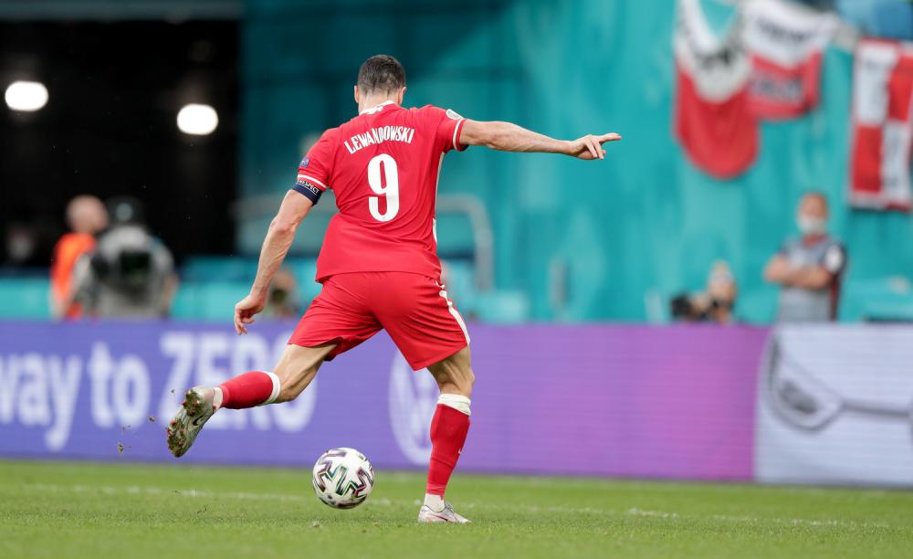 San Pietroburgo (Russia) 23/06/2021 - Euro 2020 / Svezia-Polonia / foto Uefa/Image Sport
nella foto: gol Robert Lewandowski