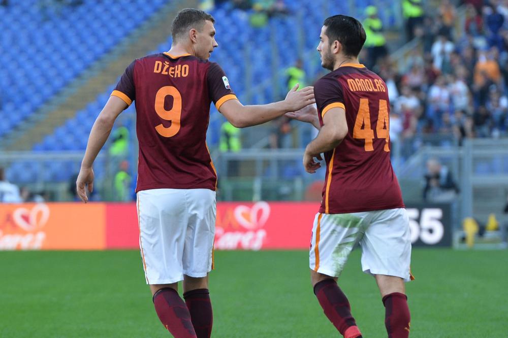 As Roma 08/11/2015 - campionato di calcio serie A / Roma-Lazio / 
nella foto: esultanza gol Edin Dzeko