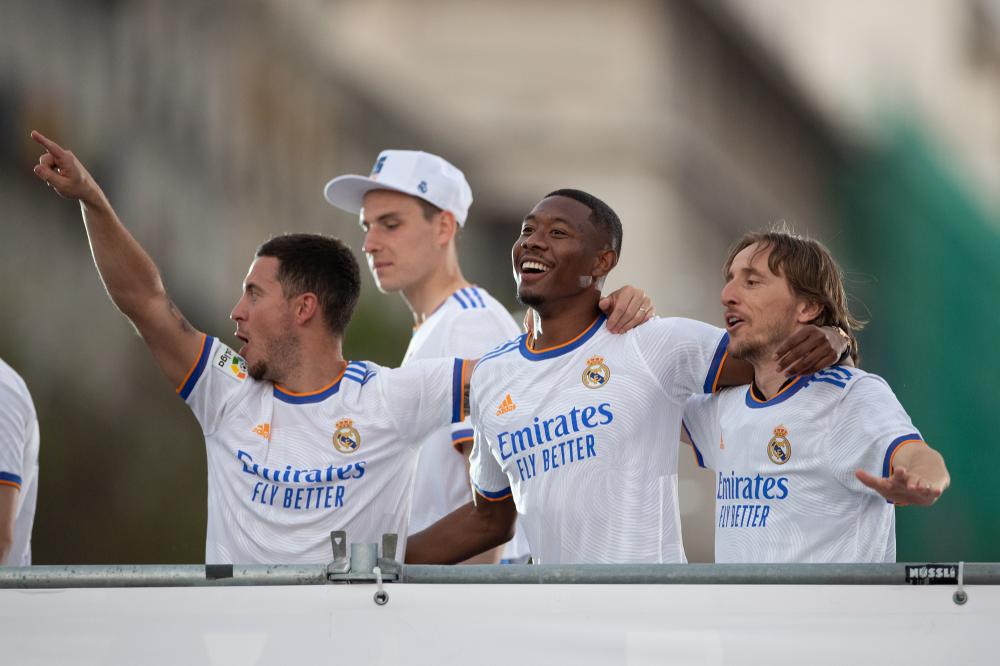 Madrid, LaLiga 21/22, il Real Madrid festeggia LaLiga a Cibeles. Nella foto: Luka Modric, David Alaba y Eden Hazard