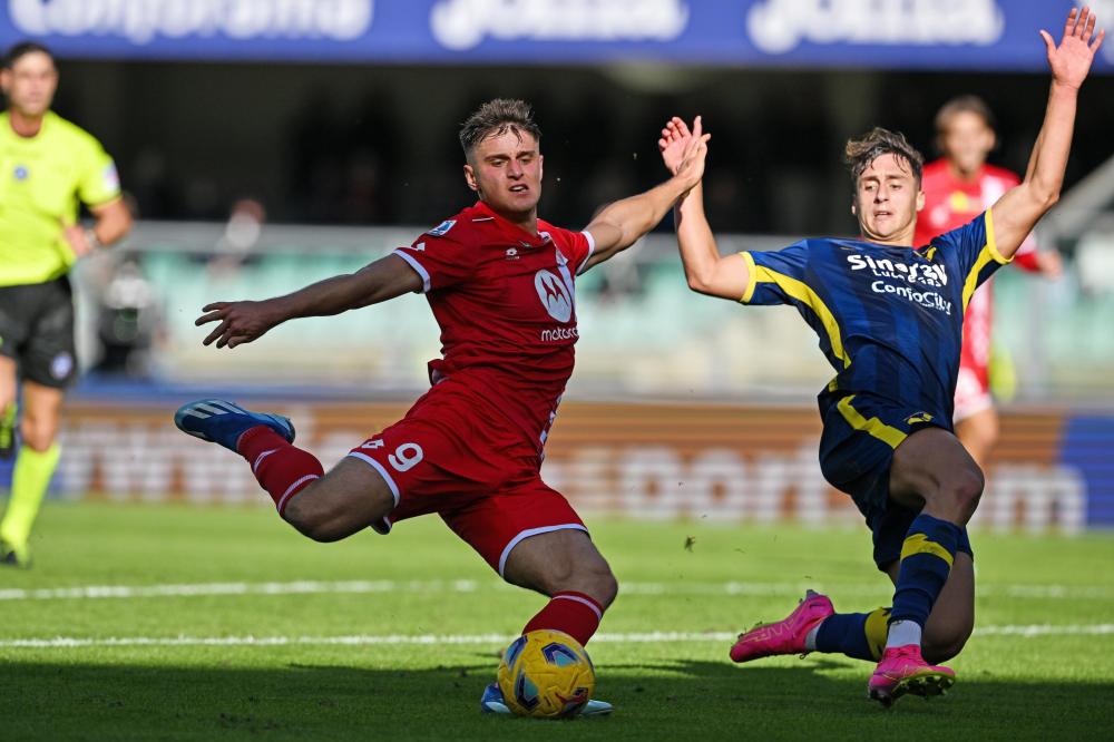 Cm Verona 05/11/2023 - Campionato di calcio serie A / Hellas Verona-Monza / foto Cristiano Mazzi/Image Sport nella foto: gol Lorenzo Colombo