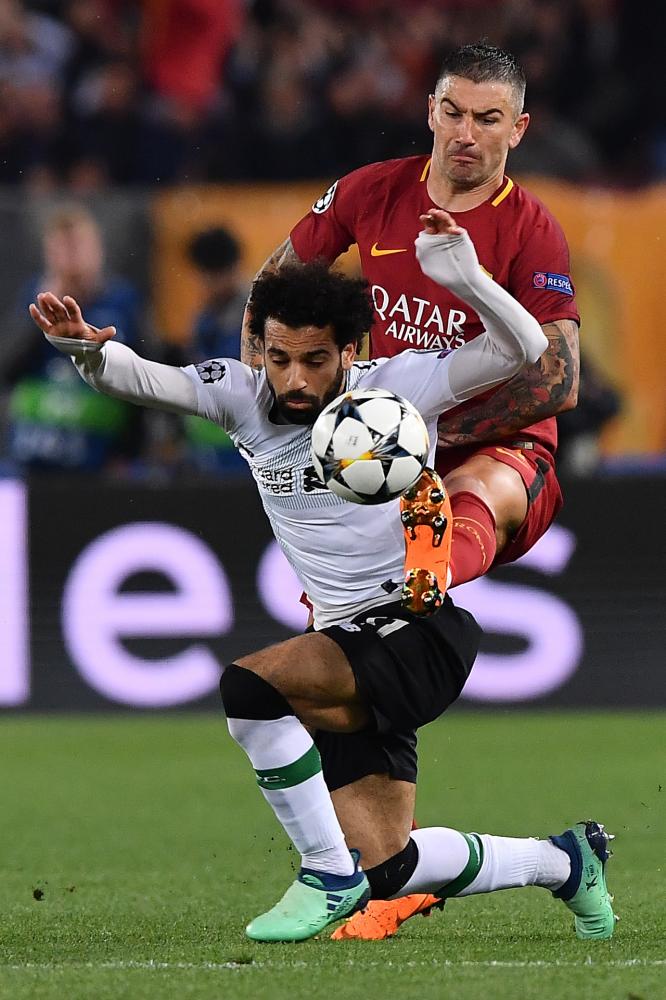 As Roma 02/05/2018 - Champions League / Roma-Liverpool / foto Antonello Sammarco/Image Sport
nella foto: Aleksandar Kolarov-Mohamed Salah