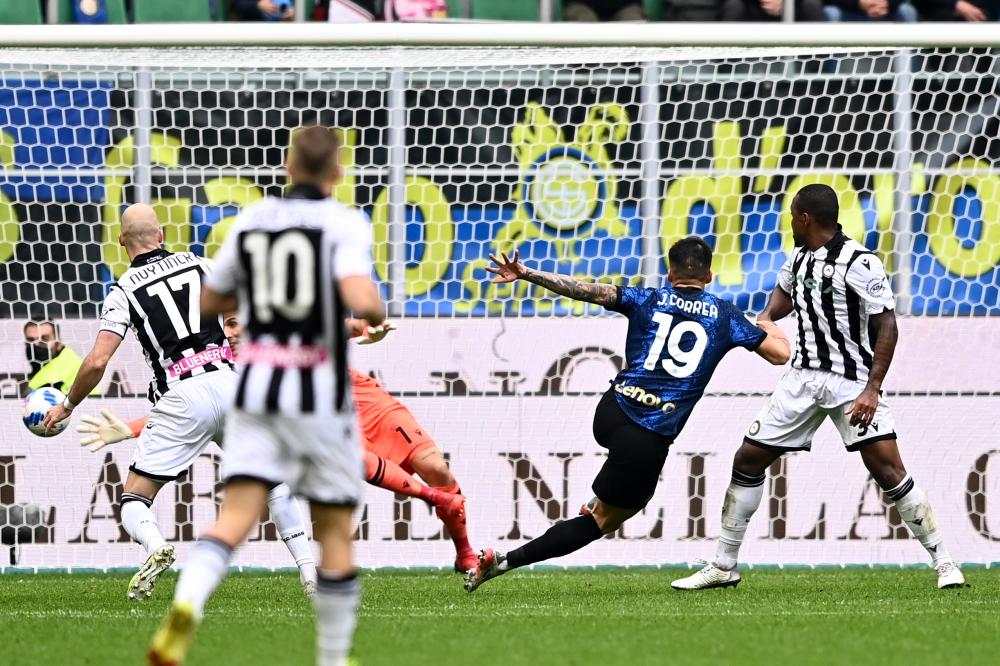 Mg Milano 31/10/2021 - campionato di calcio serie A / Inter-Udinese / foto Matteo Gribaudi/Image Sport
nella foto: gol Joaquin Correa
