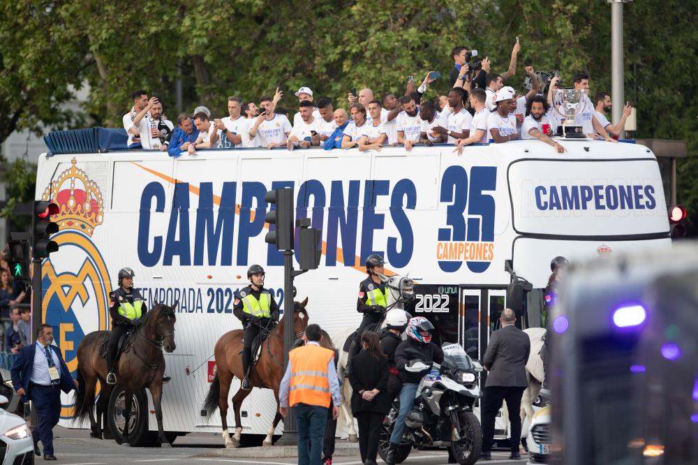 Madrid, LaLiga 21/22, il Real Madrid festeggia LaLiga a Cibeles. Nella foto: Bus del Real Madrid entrando en Cibeles