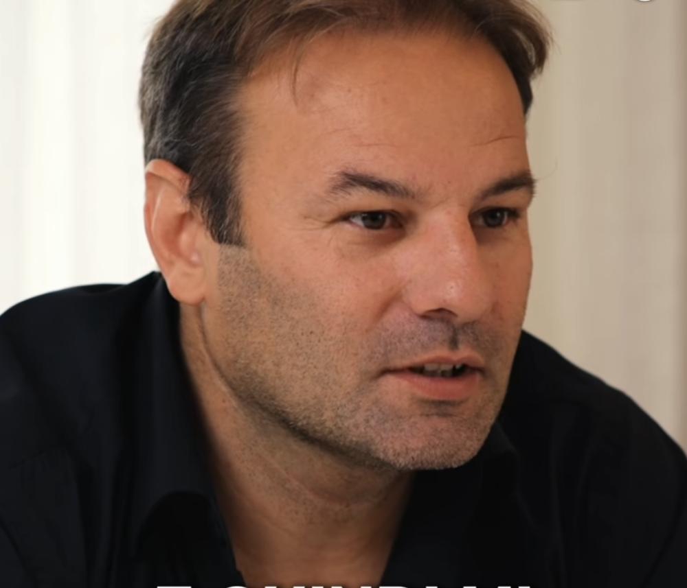 alt=