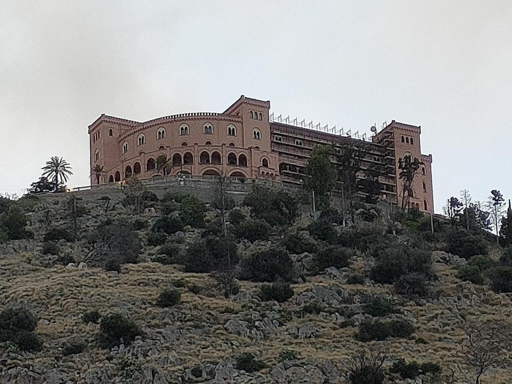 alt=