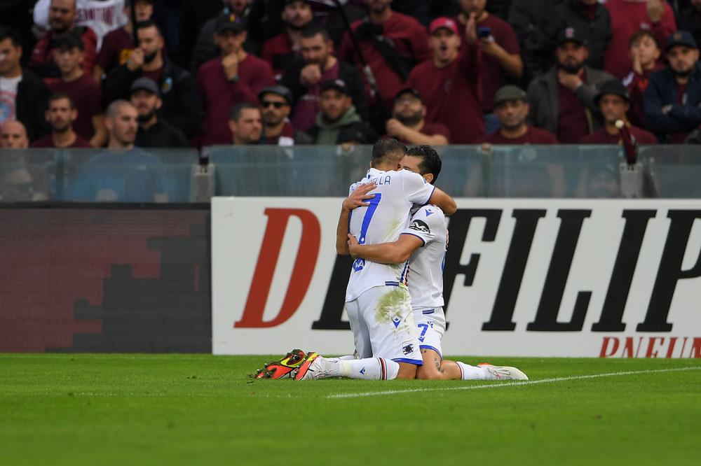 Salerno, Salernitana-Sampdoria-Campionato Serie A 2021/22
Nella foto: Antonio Candreva festeggia il gol con Fabio Quagliarella ( UC Sampdoria )