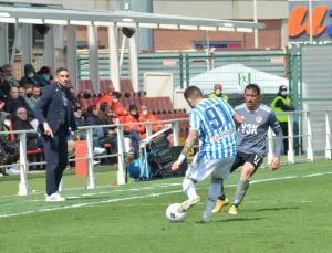 Alessandria, Serie B, 2021/2022, Alessandria-Spal 2-2, giocata allo stadio Giuseppe Moccagatta, nella foto: Raffaele Celia contrastato da Mattia Mustacchio