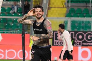 Palermo, Italia, 1 novembre 2025. Stadio Renzo Barbera, Palermo vs Pescara, match valido per il campionato di Serie B 2025/2026. Nella foto: Esultanza Matteo Brunori (Palermo FC)