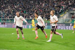 Palermo, Italia, 1 novembre 2025. Stadio Renzo Barbera, Palermo vs Pescara, match valido per il campionato di Serie B 2025/2026. Nella foto: Esultanza Jacopo Segre (Palermo FC)