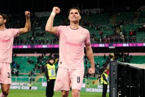 Palermo, Italy, 18 January 2026. Renzo Barbera Stadium, Palermo vs Spezia, match valid for the 2025/2026 Serie B championship. In the photo: Jacopo Segre (Palermo FC) celebrates after the victory