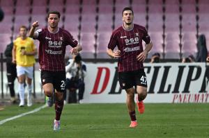 Salerno, 12.04.2025 - Salernitana - Sudtirol / Campionato Serie B 2024-25 / foto Nicola Ianuale
Nella foto: Paolo Ghiglione esulta dopo il primo gol della Salernitana