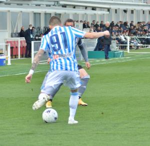 Alessandria, Serie B, 2021/2022, Alessandria-Spal 2-2, giocata allo stadio Giuseppe Moccagatta, nella foto: Raffaele Celia contrastato da Mattia Mustacchio
