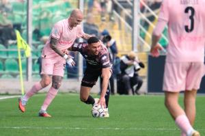 Palermo, Italy, 21 February 2026. Renzo Barbera Stadium, Palermo FC vs FC Sudtirol, match valid for the 2025/2026 Serie B championship. In the photo: Hamza El Kaouakibi (FC Sudtirol) and Antonio Palumbo (Palermo FC)