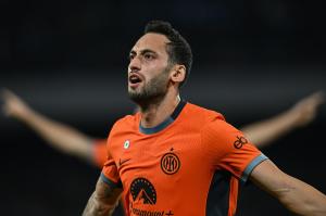 Db Napoli 03/12/2023 - campionato di calcio serie A / Napoli-Inter / foto Daniele Buffa/Image Sport
nella foto: esultanza gol Hakan Calhanoglu