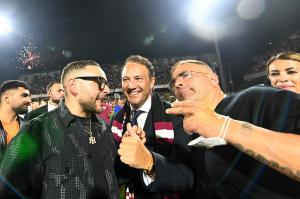 Salerno, Salernitana-Udinese-Campionato Serie A 2021/22
Nella foto: Danilo Iervolino, presidente della Salernitana, festeggia a fine gara con Rocco Hunt