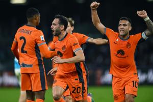 Db Napoli 03/12/2023 - campionato di calcio serie A / Napoli-Inter / foto Daniele Buffa/Image Sport
nella foto: esultanza gol Hakan Calhanoglu