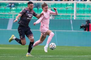 Palermo, Italy, 21 February 2026. Renzo Barbera Stadium, Palermo FC vs FC Sudtirol, match valid for the 2025/2026 Serie B championship. In the photo: Dennis Johnsen (Palermo FC) and Hamza El Kaouakibi (FC Sudtirol)