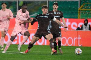 Palermo, Italia, 7 febbraio 2026. Stadio Renzo Barbera, Palermo vs Empoli, match valido per il campionato di Serie B 2025/2026. Nella foto: Emmanuel Gyasi (Palermo FC) e Matteo Lovato (Empoli FC)