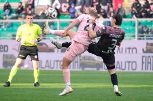 Palermo, Italy, 21 February 2026. Renzo Barbera Stadium, Palermo FC vs FC Sudtirol, match valid for the 2025/2026 Serie B championship. In the photo: Joel Pohjanpalo (Palermo FC) and Filipe Bordon (FC Sudtirol)
