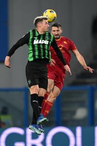 Mg Reggio Emilia 03/12/2023 - campionato di calcio serie A / Sassuolo-Roma / foto Matteo Gribaudi/Image Sport
nella foto: Bryan Cristante-Andrea Pinamonti