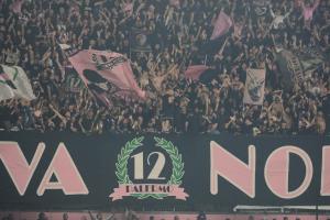 Palermo, Italia, 1 novembre 2025. Stadio Renzo Barbera, Palermo vs Pescara, match valido per il campionato di Serie B 2025/2026. Nella foto: Tifosi del Palermo