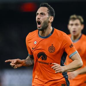 Db Napoli 03/12/2023 - campionato di calcio serie A / Napoli-Inter / foto Daniele Buffa/Image Sport
nella foto: esultanza gol Hakan Calhanoglu