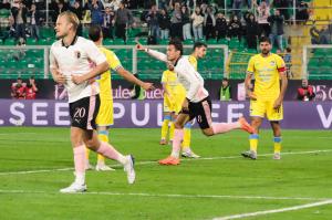 Palermo, Italia, 1 novembre 2025. Stadio Renzo Barbera, Palermo vs Pescara, match valido per il campionato di Serie B 2025/2026. Nella foto: Esultanza Jacopo Segre (Palermo FC)