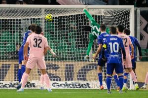 Palermo, Italy, 27 December 2025. Renzo Barbera Stadium, Palermo vs Padova, match valid for the 2025/2026 Serie B championship. In the photo: Alessandro Sorrentino (Padua)