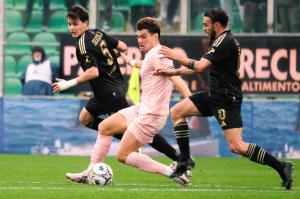 Palermo, Italy, 14 February 2026. Renzo Barbera Stadium, Palermo vs Virtus Entella, match valid for the 2025/2026 Serie B championship. In the photo: Jacopo Segre (Palermo FC) and Luigi Cuppone (Virtus Entella)