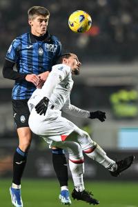 Db Bergamo 09/12/2023 - campionato di calcio serie A / Atalanta-Milan / foto Daniele Buffa/Image Sport nella foto: Charles De Ketelaere-Ismael Bennacer