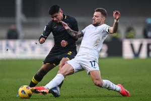 Cm Verona 09/12/2023 - campionato di calcio serie A / Hellas Verona-Lazio / foto Cristiano Mazzi/Image Sport 
nella foto: Bruno Amione-Luis Alberto