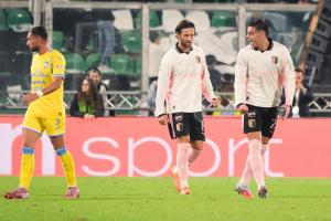 Palermo, Italia, 1 novembre 2025. Stadio Renzo Barbera, Palermo vs Pescara, match valido per il campionato di Serie B 2025/2026. Nella foto: Esultanza Niccolo’ Pierozzi (Palermo FC) e Bartosz Bereszynski (Palermo FC)