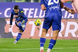 Palermo, Italy, 27 December 2025. Renzo Barbera Stadium, Palermo vs Padova, match valid for the 2025/2026 Serie B championship. In the photo: Papu Gomez (Padua)