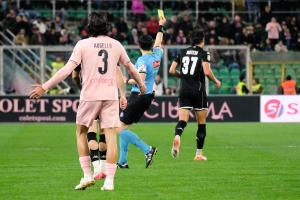 Palermo, Italy, 18 January 2026. Renzo Barbera Stadium, Palermo vs Spezia, match valid for the 2025/2026 Serie B championship. In the photo: Yellow card Ales Mateju (Spezia)