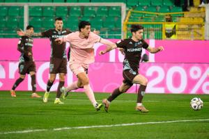 Palermo, Italia, 7 febbraio 2026. Stadio Renzo Barbera, Palermo vs Empoli, match valido per il campionato di Serie B 2025/2026. Nella foto: Andrea Ghion (Empoli FC)