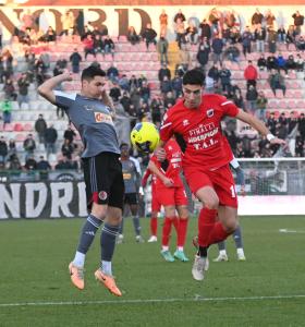 Alessandria Serie C, 2023/2024, Alessandria-Fiorenzuola 0-1, giocata allo stadio Giuseppe Moccagatta, nella foto: Christian Sussi contrastato da Giuseppe Anatriello