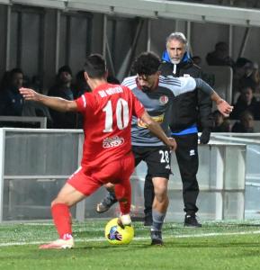 Alessandria Serie C, 2023/2024, Alessandria-Fiorenzuola 0-1, giocata allo stadio Giuseppe Moccagatta, nella foto: Giovanni Foresta contrastato da Davide Di Quinzio