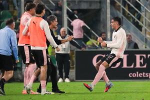 Palermo, Italia, 1 novembre 2025. Stadio Renzo Barbera, Palermo vs Pescara, match valido per il campionato di Serie B 2025/2026. Nella foto: Esultanza Niccolo’ Pierozzi (Palermo FC)