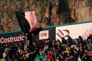 Palermo, Italy, 21 February 2026. Renzo Barbera Stadium, Palermo FC vs FC Sudtirol, match valid for the 2025/2026 Serie B championship. In the photo: Palermo fans