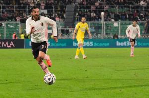 Palermo, Italy, 1 November 2025. Renzo Barbera Stadium, Palermo vs Pescara, match valid for the 2025/2026 Serie B championship. In the photo: Bartosz Bereszynski (Palermo FC)