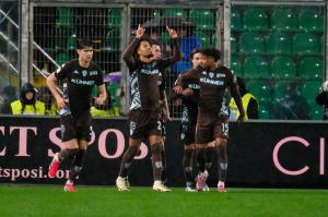 Palermo, Italia, 7 febbraio 2026. Stadio Renzo Barbera, Palermo vs Empoli, match valido per il campionato di Serie B 2025/2026. Nella foto: Esultanza Tyrone Ebuehi (Empoli FC)