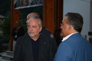 Festa Napoli, maglia grigia e concerto 