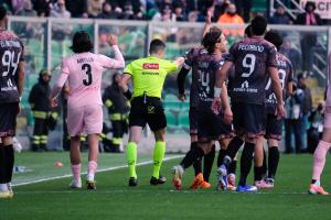 Palermo, Italy, 21 February 2026. Renzo Barbera Stadium, Palermo FC vs FC Sudtirol, match valid for the 2025/2026 Serie B championship. In the photo: Referee awards penalty to Palermo FC