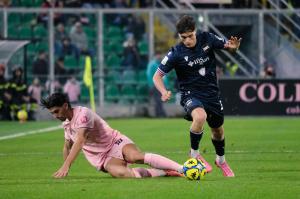Palermo, Italy, 12 December 2025. Renzo Barbera Stadium, Palermo vs Sampdoria, match valid for the 2025/2026 Serie B championship. In the photo: Filippo Ranocchia (Palermo FC) Francesco Conti (Sampdoria)