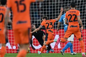 Db Napoli 03/12/2023 - campionato di calcio serie A / Napoli-Inter / foto Daniele Buffa/Image Sport
nella foto: gol Nicolo' Barella