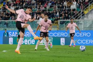 Palermo, Serie B 2024/2025, Palermo-Carrarese 1-1, Stadio Renzo Barbera /foto Federico Serra/, nella foto: Niccolò Pierozzi